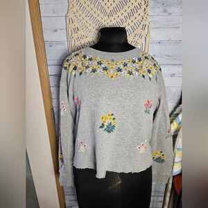 Lucky Brand Light Gray Floral Embroidered Cropped Pullover Sweatshirt